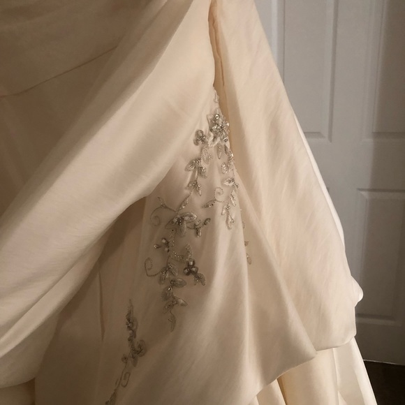 Plus size wedding dress - Picture 5 of 6